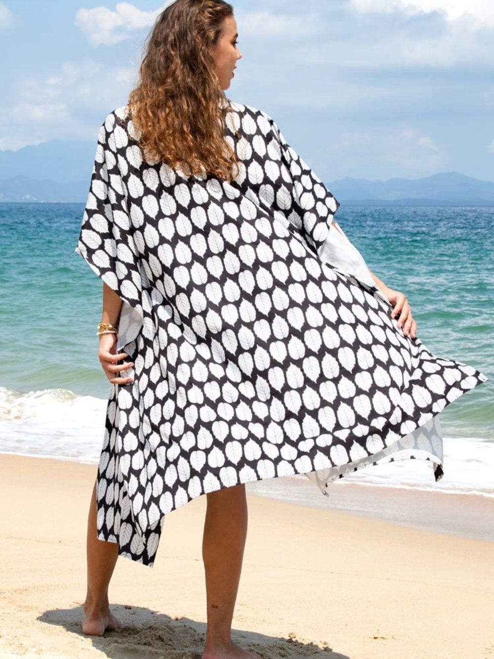 Cupshe Black and White Leaf-Print Swim Cover-Up Kimono - Picture 2 of 2